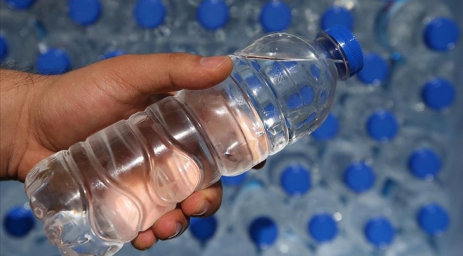 Ünlü markanın suyunda rekor seviyede mikroplastik tespit edildi