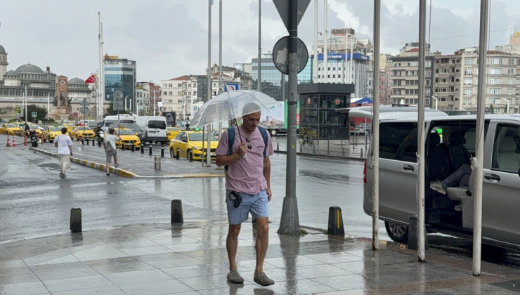 İstanbul yağmurlu hava teslim oldu! Vatandaşlar şemsiyelerini açtı