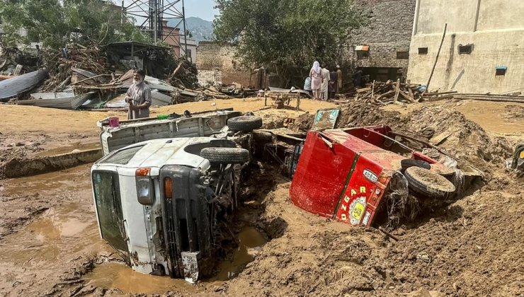 Pakistan'ın kuzeyindeki sellerde ölenlerin sayısı 351'e çıktı