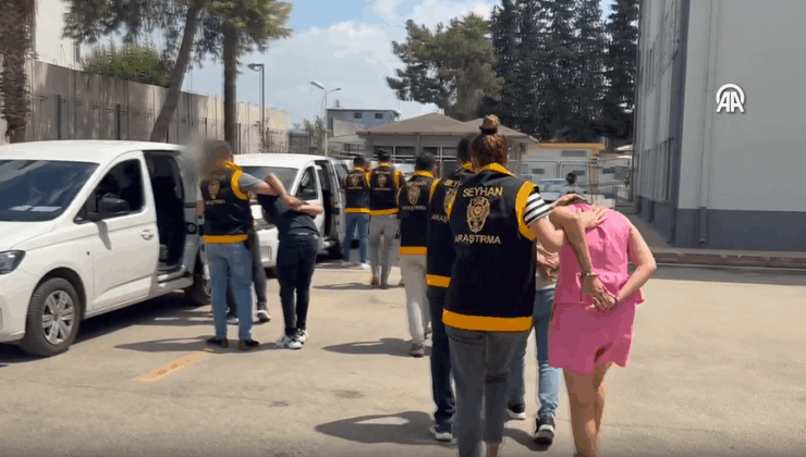 Adana'da dolandırmaya çalıştıkları kişiyi alıkoyan 8 şüpheli tutuklandı