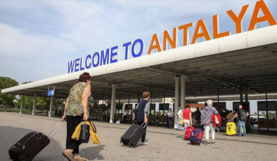 Antalya Havalimanı bir günde 230 bin yolcu ağırladı