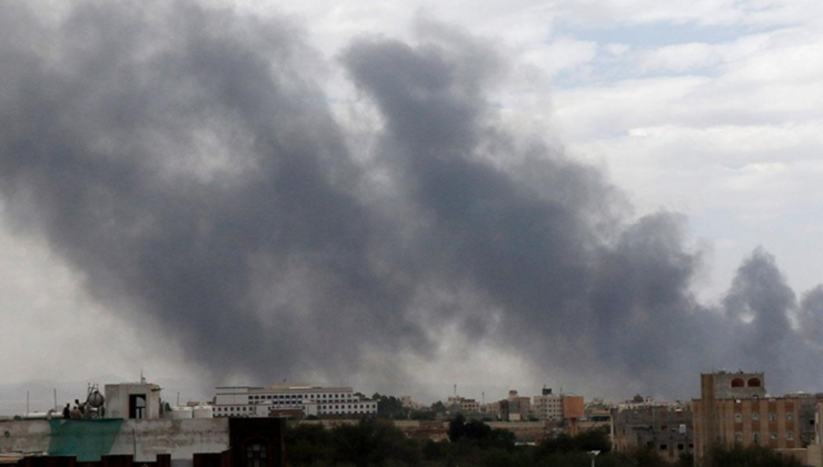 Yemen'in başkenti Sana'da patlamalar duyuldu