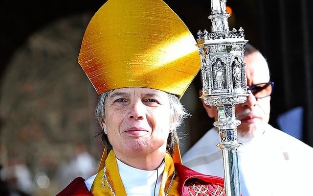 Anglikan kilisesi lezbiyen kadın başpiskoposunu seçti