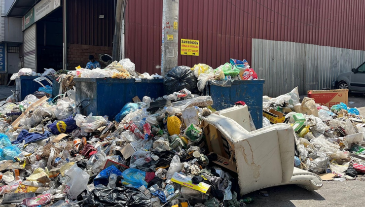 İzmir'de çöp yığınları oluştu