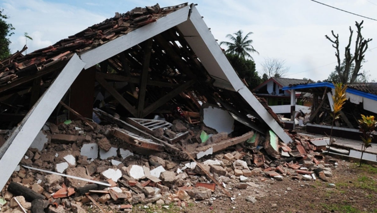 Endonezya'da 5,8 büyüklüğündeki deprem
