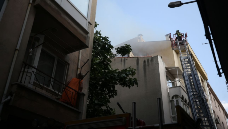 Çanakkale'de bina çatısında yangın
