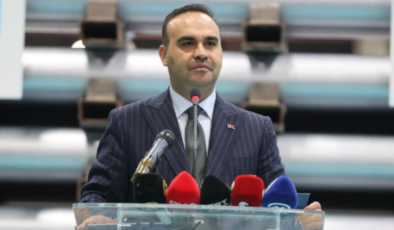 Bakan Kacır: Türk sanayisi katma değerli üretimini sürdürüyor