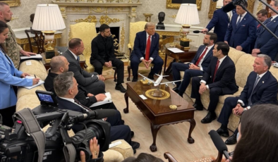 Zelenski'nin kıyafeti yine gündem oldu: Trump'ın yorumu Ukrayna liderini bu kez gülümsetti