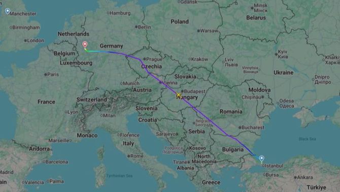 Pilotu rahatsızlanan uçak acil iniş yaptı