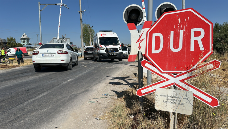 Hemzemin geçitte yük treni çarpan kadın yaralı kurtuldu