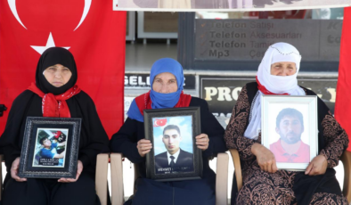 Muşlu aileler DEM Parti önündeki eylemlerini sürdürdü