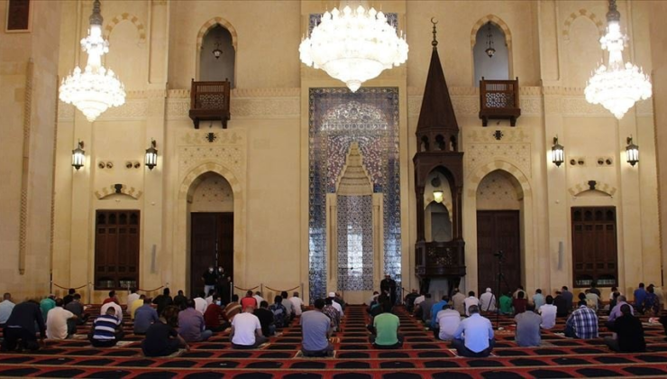 Cuma namazına gitmeyen erkeklere hapis cezası verilecek