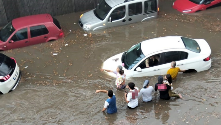 Denizli'de sağanak yağmur hayatı felç etti: Alt geçitte onlarca araç mahsur kaldı