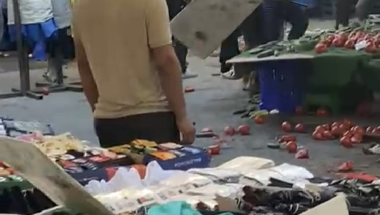 Pazarcılar kavga etti, sopalar, yumruklar, tekmeler havada uçuştu