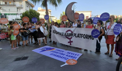 Kuşadası'nda kadınlar sokağa döküldü