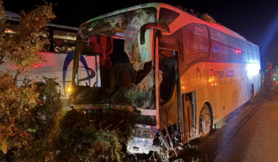 Kayseri'de yolcu otobüsü refüjdeki ağaçlara çarptı