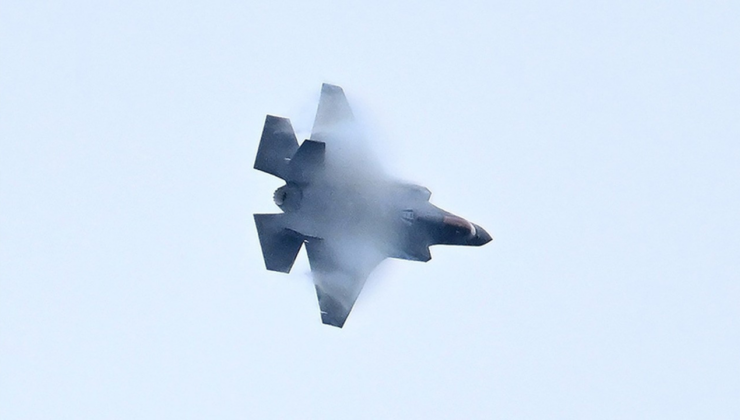 ABD’ye ait savaş uçağı okyanusa düştü: Pilot sağ kurtuldu