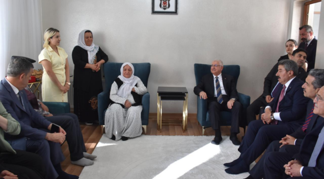 Milli Savunma Bakanı Güler, Şırnak'ta şehit ailesini ziyaret etti