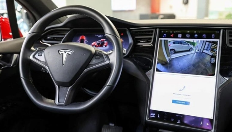 Tesla satış yapamayınca fiyatları yarıya indirdi