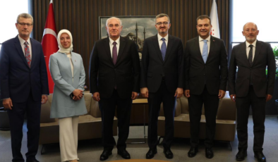 İletişim Başkanı Duran, Kamu Başdenetçisi Akarca ile bir araya geldi