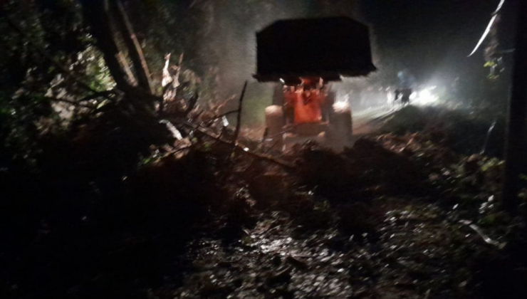 Rize’de heyelan nedeniyle kapanan yayla yolu ulaşıma açıldı