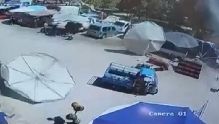 Pazar şemsiyesi uçtu! Hamile kadın ve çocuk yaralı