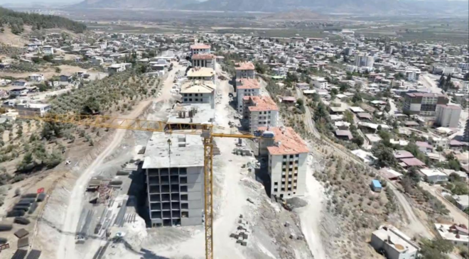 Hatay Hassa'da afet konutlarının yapımı devam ediyor
