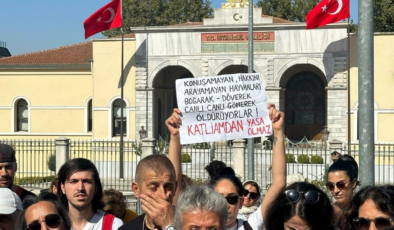 Hayvan Hakları Savunucularından Valilik önünde protesto