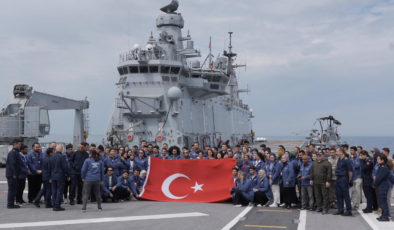 TCG Anadolu 350 gençle Çanakkale'den İstanbula yol alıyor