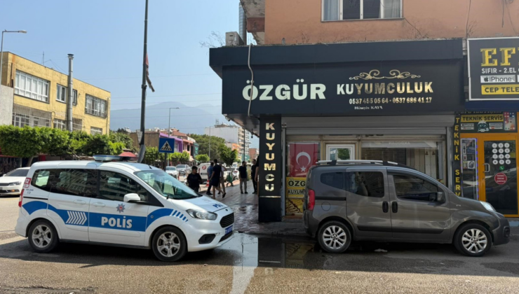 Kuyumcu hızlı davrandı, soyguncular eli boş döndü