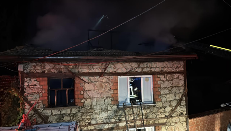 Kütahya'da bir köyde yangın çıktı: 4 ev kullanılamaz hale geldi