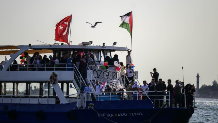 İstanbul Boğazı'nda deniz konvoyuyla Gazze eylemi