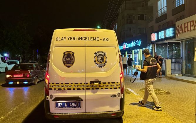 Pastanede silahlı kavga: 3 ölü