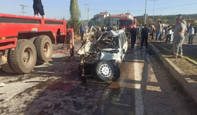 Konya’da otomobil tırla çarpıştı: 3 ölü