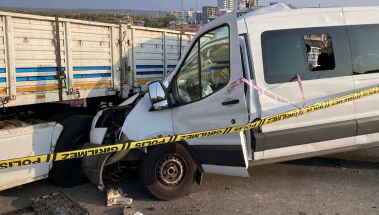 Öğrencileri Mersin'e tatile getiren minibüs kaza yaptı: 2 ölü, 10 yaralı