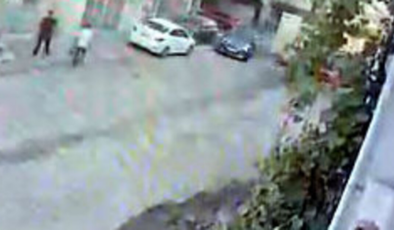 Kamyona yol verdi duran araca çarptı!
