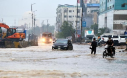 Pakistan'da muson, 785 can aldı!