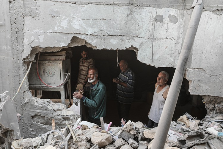 İsrail’in Gazze’ye saldırılarında 48 Filistinli yaşamını yitirdi - Resim : 1