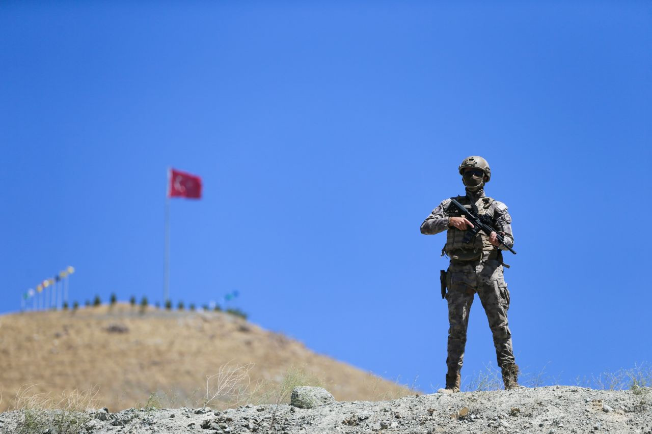 Çelik disiplin PÖH’ün bir günü: Sınırları zorlayan eğitimden nefes kesici görüntüler! - Resim: 4