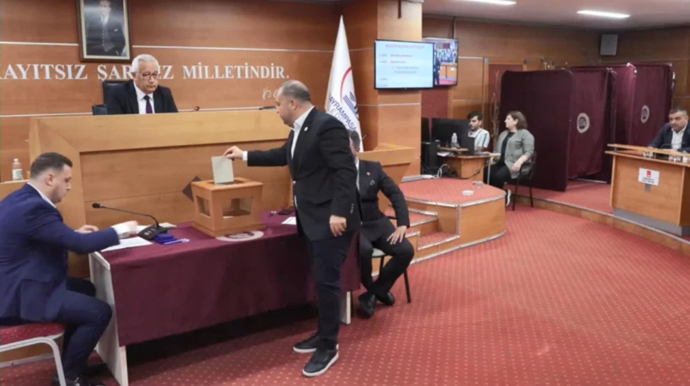 Bayrampaşa Belediye Başkanı Hasan Mutlu'nun yerine başkanvekili seçiliyor - Resim : 1