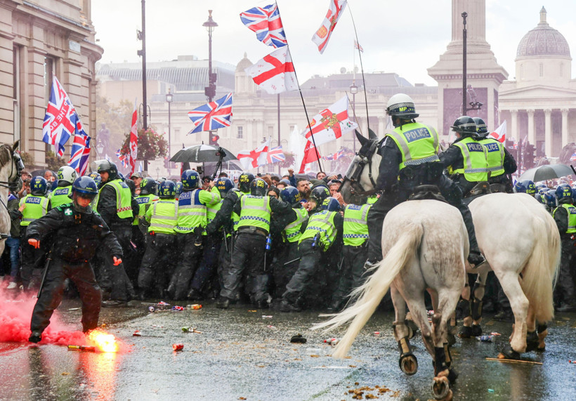 Londra'da 150 bin kişilik göçmenlik karşıtı "Krallığı Birleştir" protestosu - Resim : 1