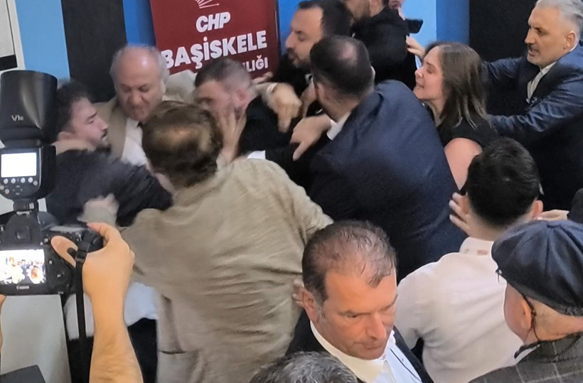 Tekme-tokat havada uçuştu! CHP Başiskele kongresinde kavga çıktı - Resim : 1