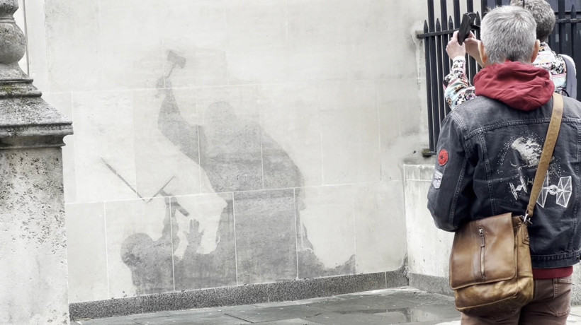 Banksy’nin Londra' Kraliyet Adalet Sarayı’ndaki eseri 'silindi': Sosyal medya yeni halini konuşuyor - Resim : 1