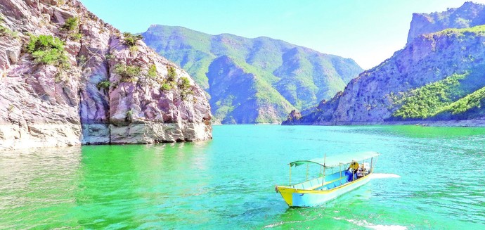 Balkanlar'ın renkli kalbi: Tiran ve çevresindeki hazine şehirler - Resim : 1