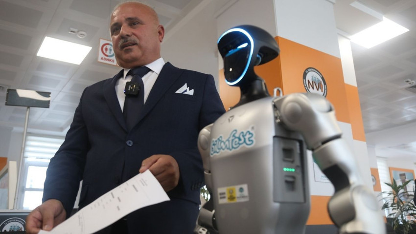Türkiye’nin nüfusa kaydedilen ilk robotu! Festman Canik adıyla kimlik belgesi verildi - Resim : 1