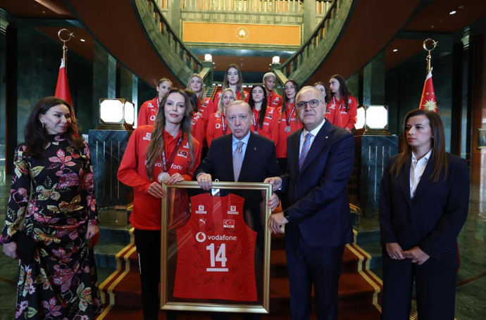Erdoğan, A Milli Kadın Voleybol Takımı'nı kabul etti - Resim : 1