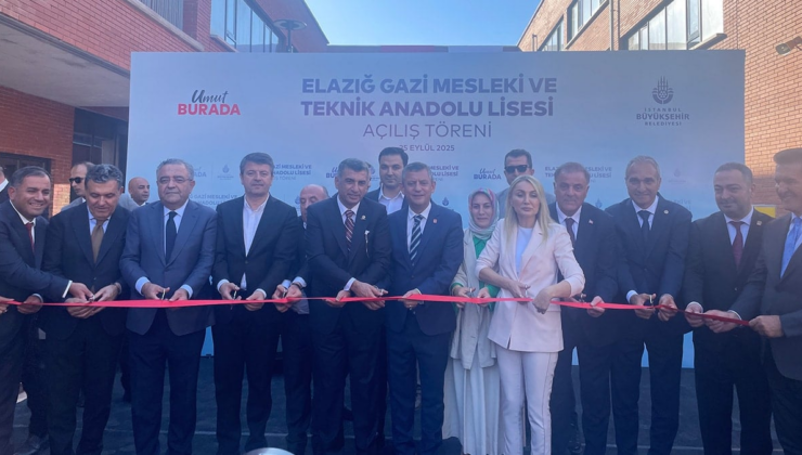 MHP bürosunda poz veren Vali, okul açılışına gitmedi