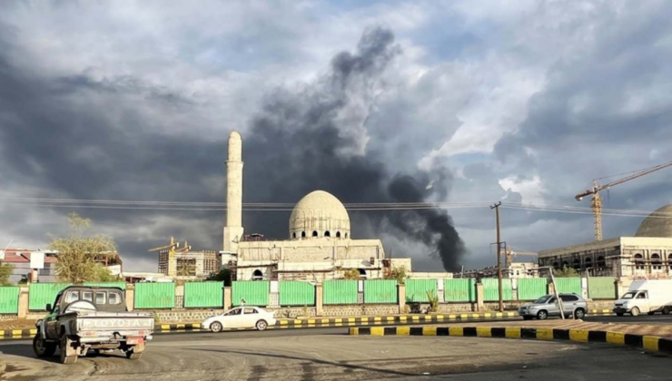 Son dakika… İsrail Yemen'in başkenti Sana'yı vurdu
