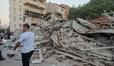 Sındırgı'daki depremde fay kırığı bariyere denk gelmiş