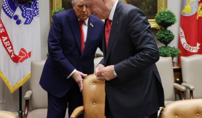 Trump’tan Erdoğan’a sandalye jesti: Daha önce 2 lidere de yapmıştı